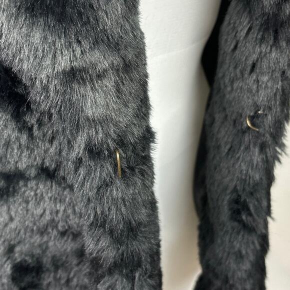 Forever 21 Women's Black Faux Fur Sleeveless Pocket Collar Vest Jacket Size S - Picture 6 of 8